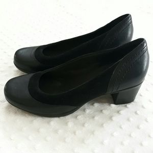Clarks Bendables black leather suede heels size 8